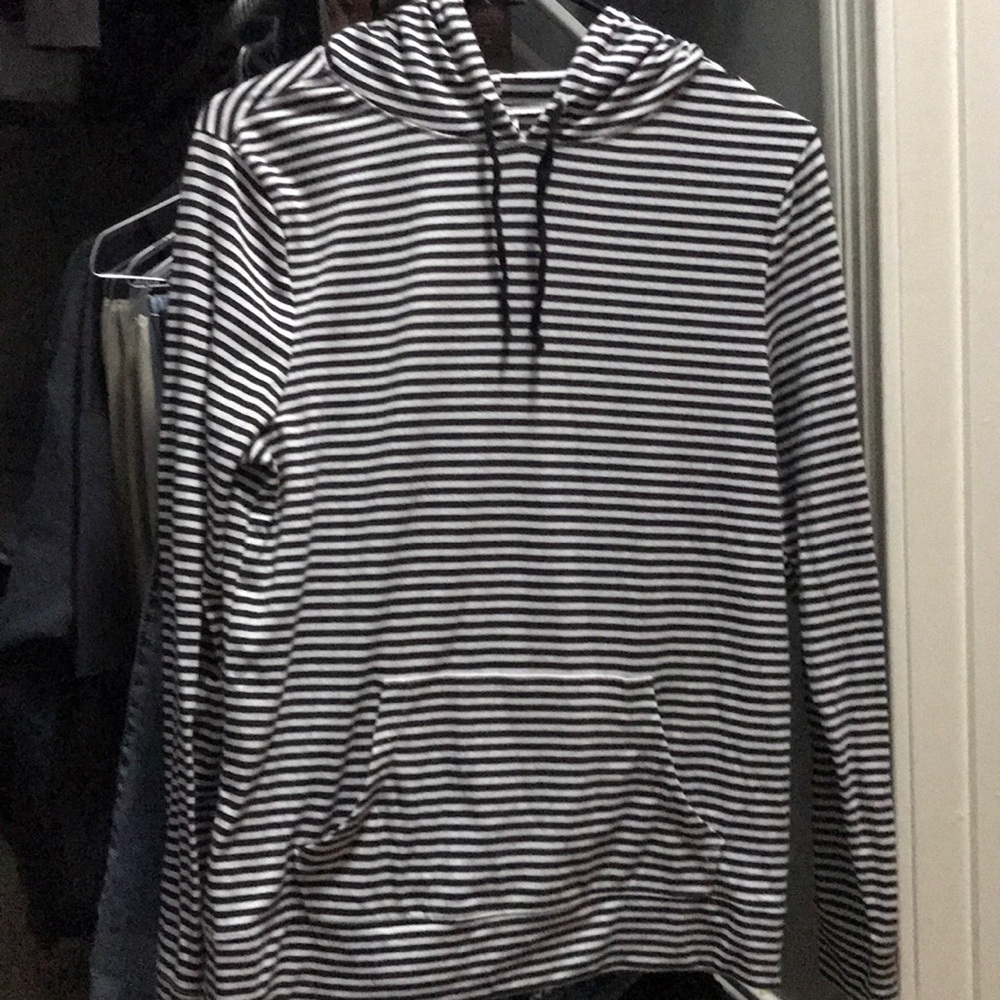 Black/white hooded top